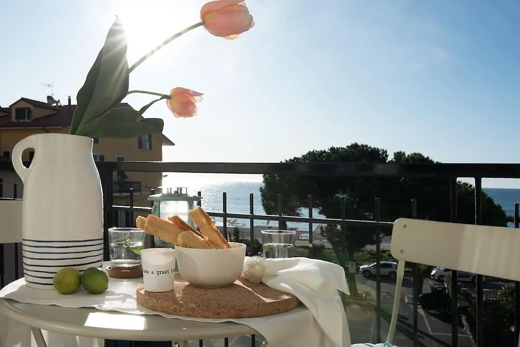 Vayadu Etoile House Apartment Ospedaletti